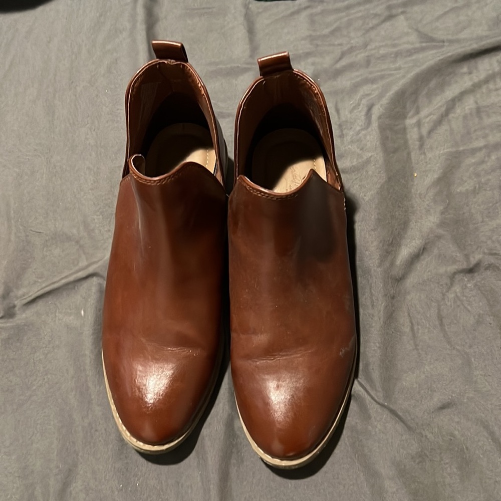 Universal Thread Booties - Picture 2 of 3